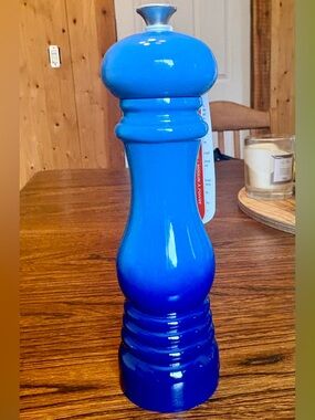 Le creuset blue pepper mill